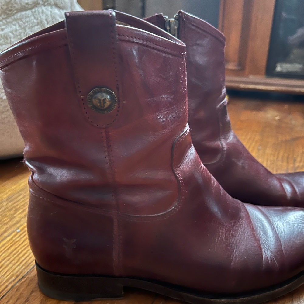 Frye Women's Boots in Burgundy size 8B